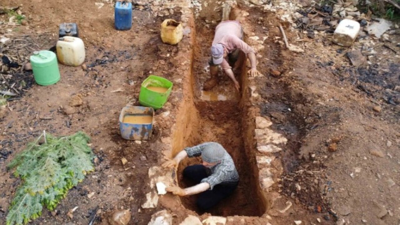 Foto - Antalya’da şaşırtan gelenek! Toprağa gömüp 3 saatte bir kontrol ediyorlar