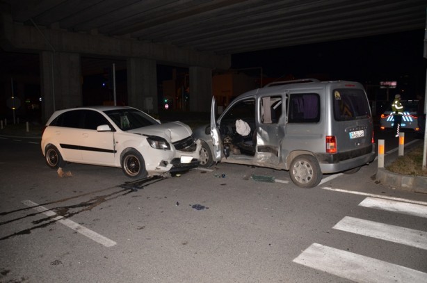 Antalya'da şok görüntü! Kaza yapan anne, polisi böyle tehdit etti