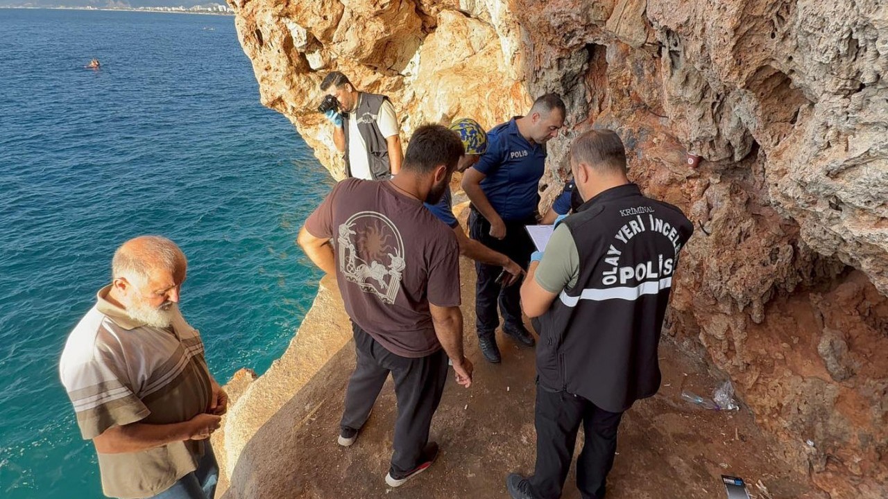 Foto - Antalya’da şok! Yüzme maskesi takılı halde erkek cesedi bulundu