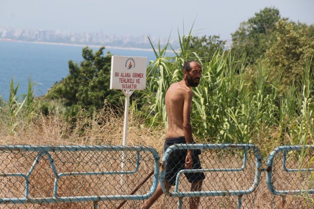 Foto - Antalya'da tarzan alarmı! Kimse neler olduğunu anlayamadı