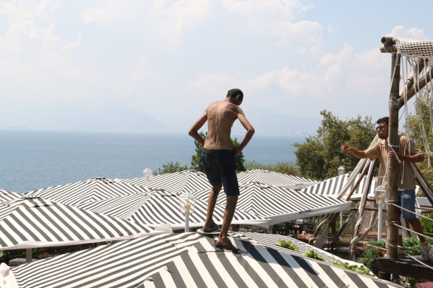 Foto - Antalya'da tarzan alarmı! Kimse neler olduğunu anlayamadı