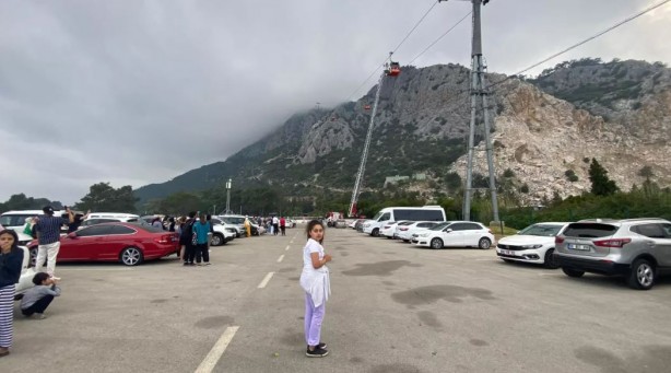Antalya'da teleferik düştü! Yaralılar var