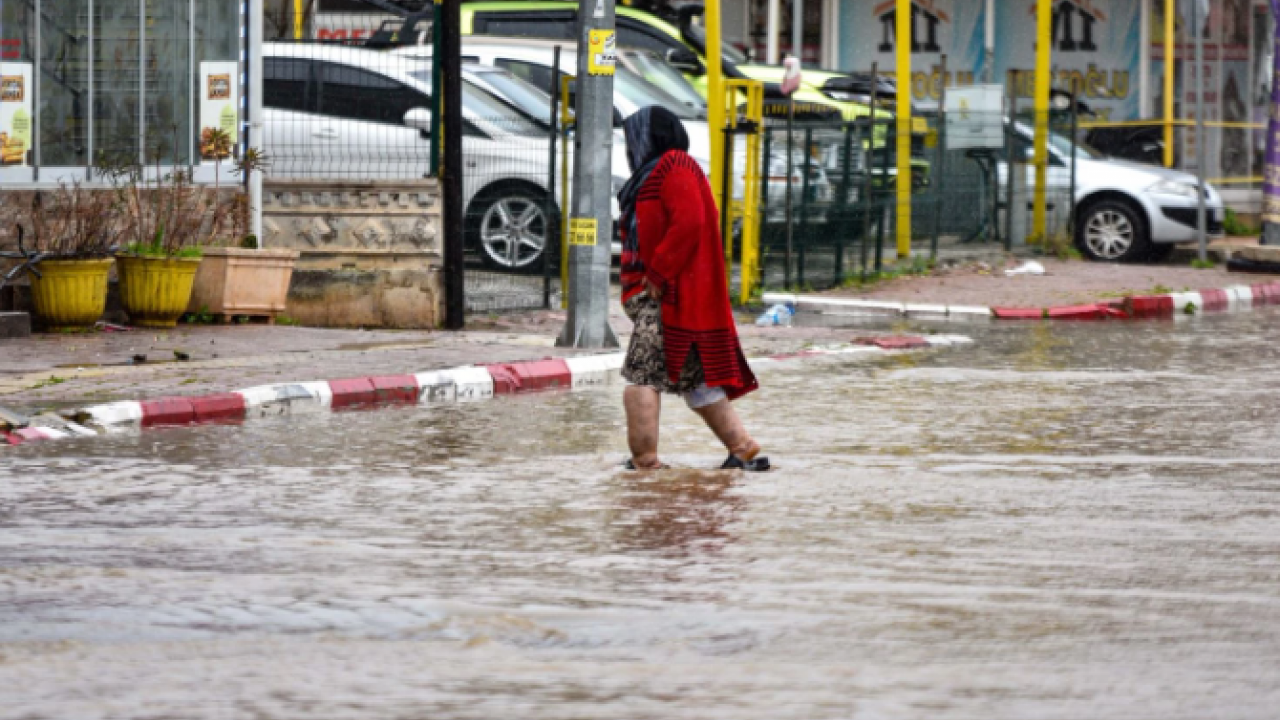 Antalya’da yağış rekoru! 40 günde bir yıllık yağmur yağdı