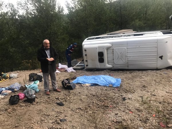 Foto - Antalya'da yolcu otobüsü devrildi! Çok sayıda yaralı var