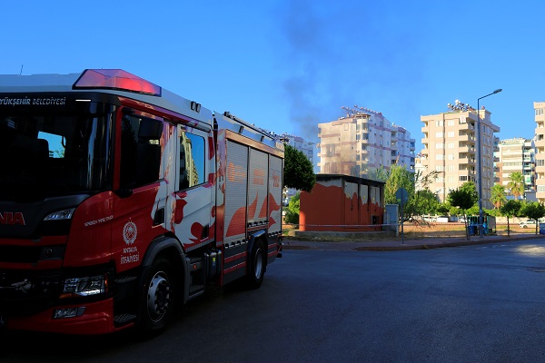 Foto - Antalya'da yürekler ağızlara geldi! Alev alev yandı