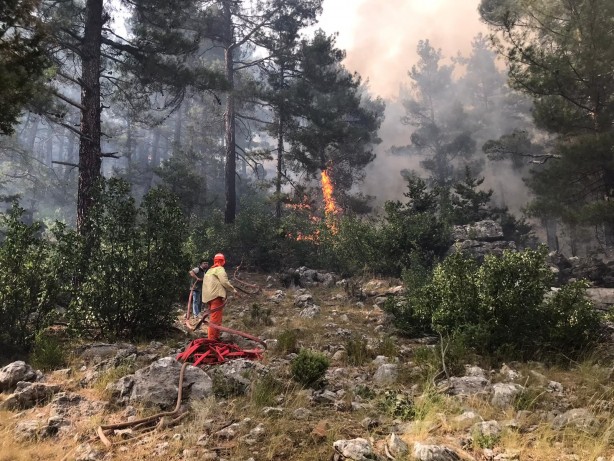 Foto - Antalya'daki orman yangını saatlerdir söndürülemiyor!