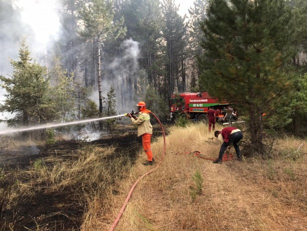 Foto - Antalya'daki orman yangını saatlerdir söndürülemiyor!