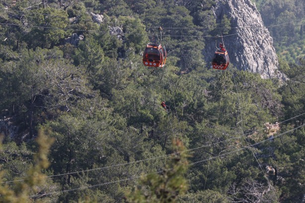 Foto - Antalya’daki teleferik kazası sonrası filmleri aratmayan kurtarma operasyonu!