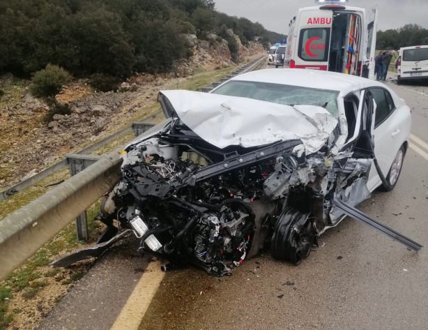 Antalya'dan feci kaza: Danimarka uyruklu sürücü hayatını kaybetti