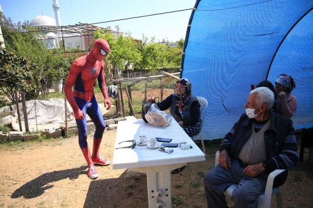 Foto - Antalyalı "Örümcek Adam" yaşlıların da "kahramanı" oldu