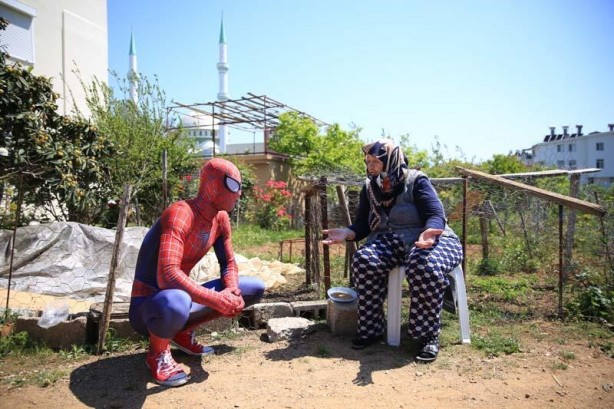 Foto - Antalyalı "Örümcek Adam" yaşlıların da "kahramanı" oldu