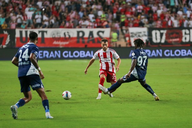 Foto - Antalyaspor - Fenerbahçe maçında enteresan anlar! Mourinho öyle bir şey yaptı ki… Kulübe zorda...