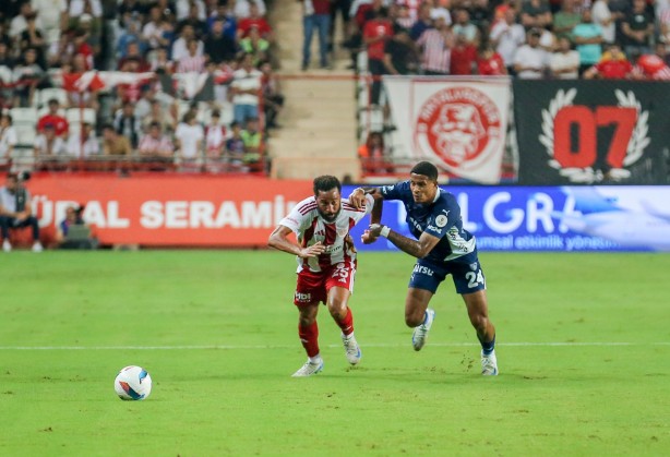 Foto - Antalyaspor - Fenerbahçe maçında enteresan anlar! Mourinho öyle bir şey yaptı ki… Kulübe zorda...