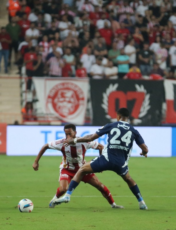 Antalyaspor - Fenerbahçe maçında enteresan anlar! Mourinho öyle bir şey yaptı ki… Kulübe zorda...