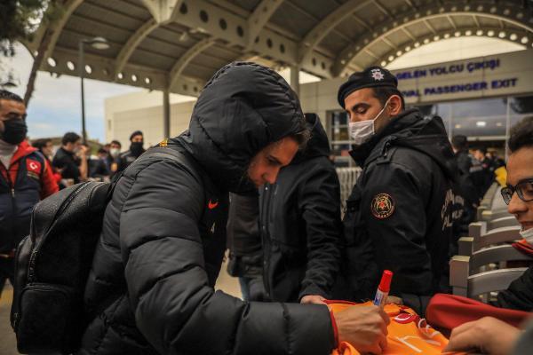 Foto - Antalya'ya giden Galatasaray'a "Fatih Terim"li karşılama