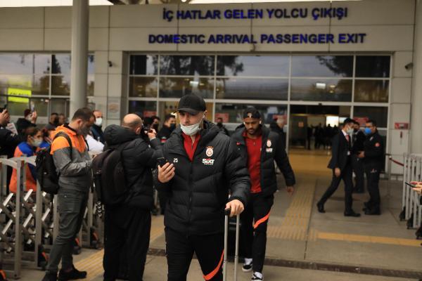 Foto - Antalya'ya giden Galatasaray'a "Fatih Terim"li karşılama