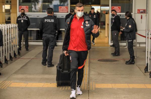Foto - Antalya'ya giden Galatasaray'a "Fatih Terim"li karşılama