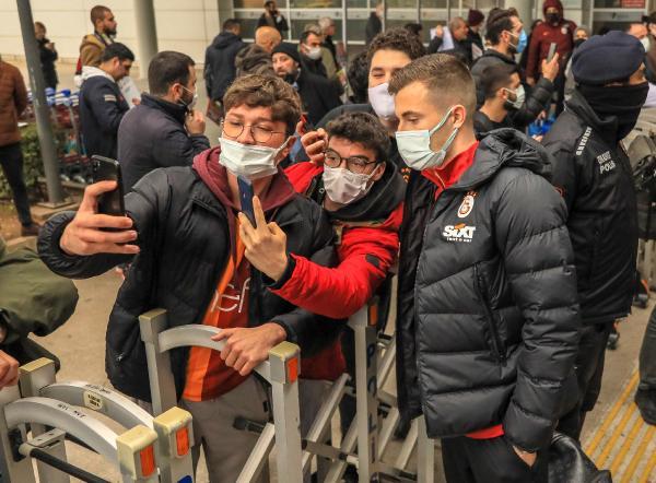 Foto - Antalya'ya giden Galatasaray'a "Fatih Terim"li karşılama