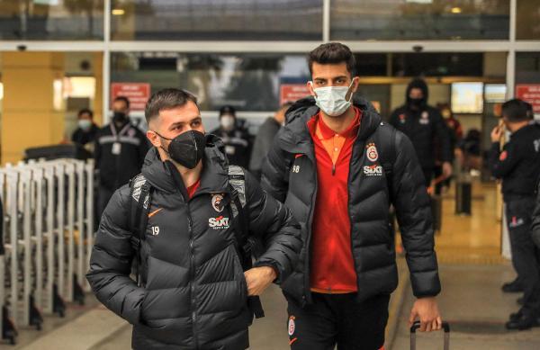 Foto - Antalya'ya giden Galatasaray'a "Fatih Terim"li karşılama