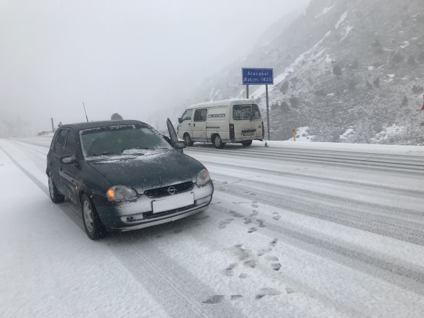 Foto - Antalya'yı Konya'ya bağlıyor! Kar yağışı etkili oluyor