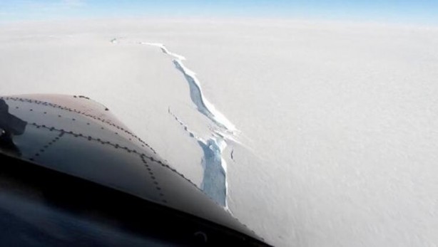 Foto - Antarktika’dan büyük bir buzul çatlayarak kopma noktasına geldi