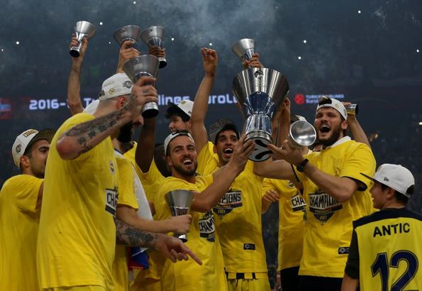 Foto - Antic Datome'nin saçlarını kesti!