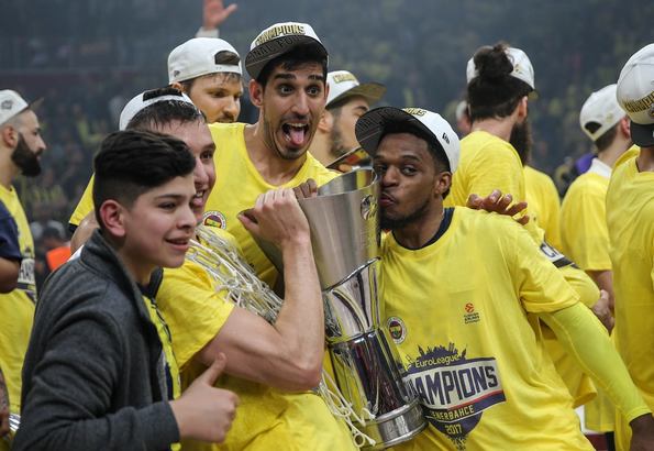 Foto - Antic Datome'nin saçlarını kesti!