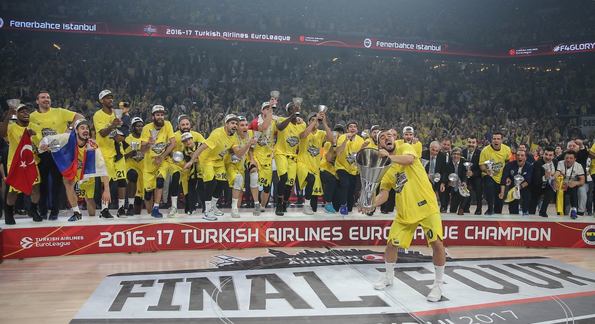 Foto - Antic Datome'nin saçlarını kesti!