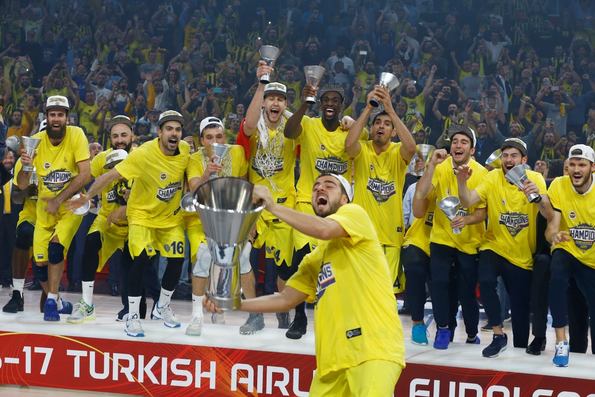 Foto - Antic Datome'nin saçlarını kesti!