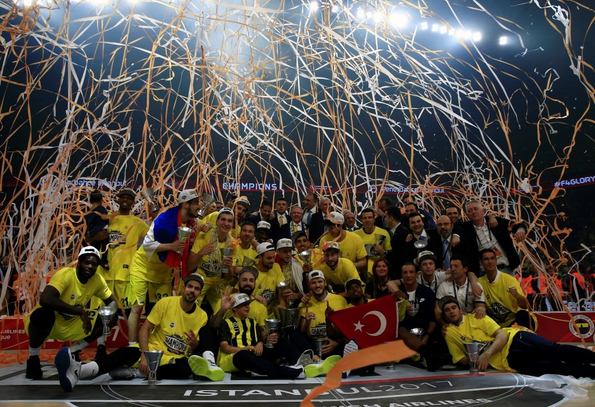 Foto - Antic Datome'nin saçlarını kesti!