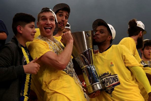 Foto - Antic Datome'nin saçlarını kesti!