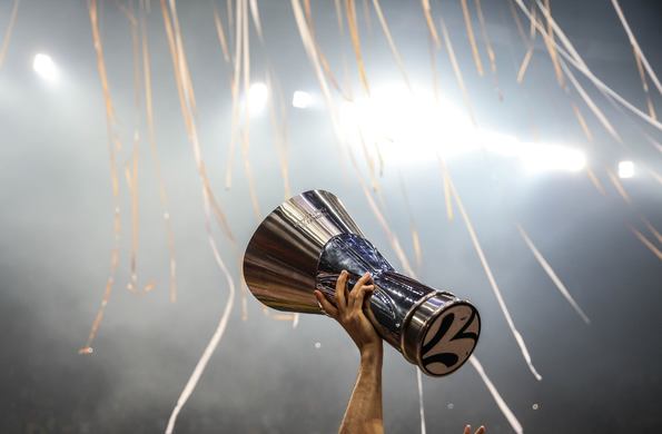 Foto - Antic Datome'nin saçlarını kesti!