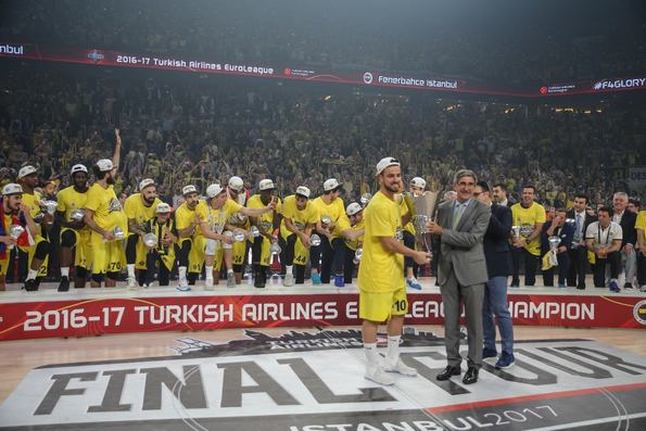 Foto - Antic Datome'nin saçlarını kesti!