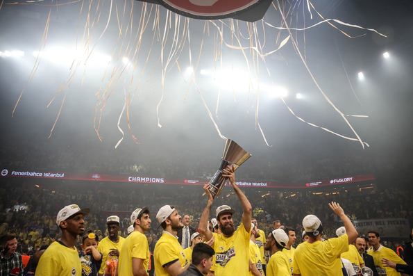 Foto - Antic Datome'nin saçlarını kesti!