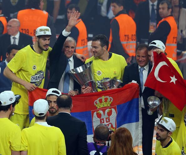 Foto - Antic Datome'nin saçlarını kesti!