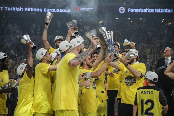 Foto - Antic Datome'nin saçlarını kesti!