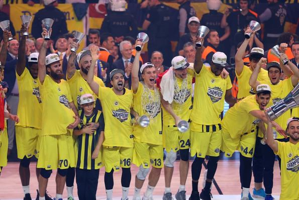 Foto - Antic Datome'nin saçlarını kesti!