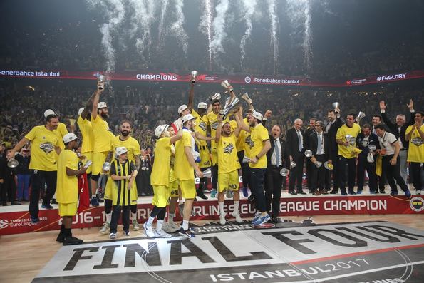 Foto - Antic Datome'nin saçlarını kesti!