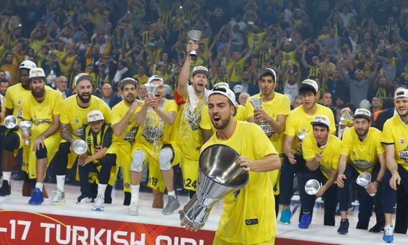 Foto - Antic Datome'nin saçlarını kesti!