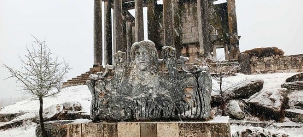 Foto - Antik kent beyaza büründü