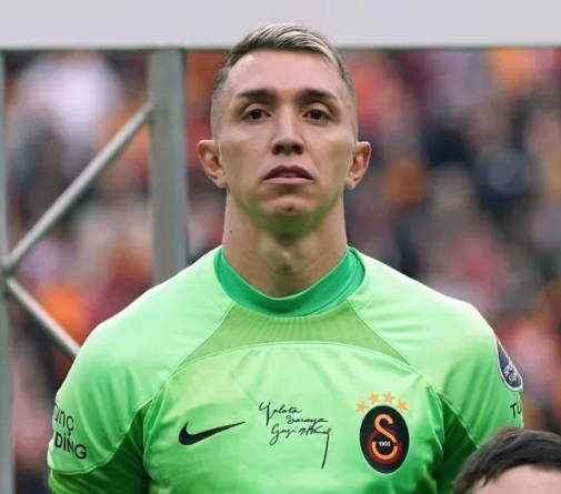 Apar topar bu işi yapacak! Bakın ne olacak: Futbolda "Fernando Muslera" depremi! Herkes şaşkın! 