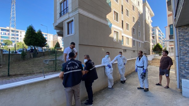 Foto - Apartmana yayılan koku dehşeti ortaya çıkardı