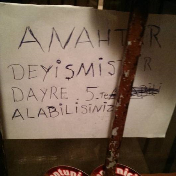 Foto - Apartmanlara asılan güldüren yazılar