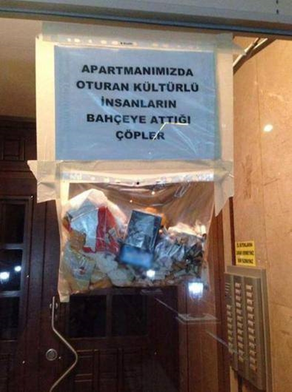 Foto - Apartmanlara asılan güldüren yazılar