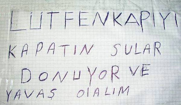 Foto - Apartmanlara asılan güldüren yazılar