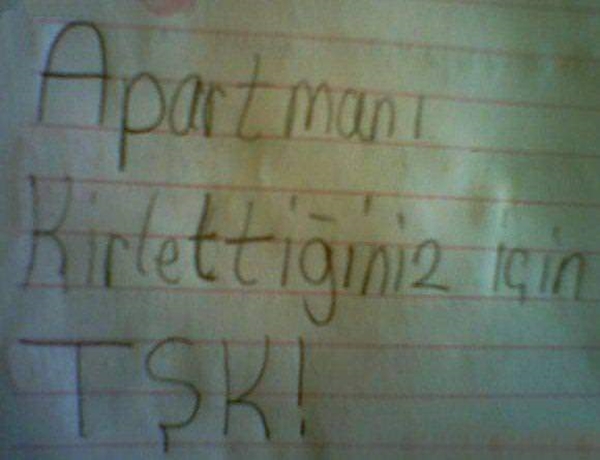Foto - Apartmanlara asılan güldüren yazılar