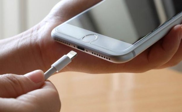 Foto - Apple, dayanıklı iPhone'lar için düğmeye bastı!