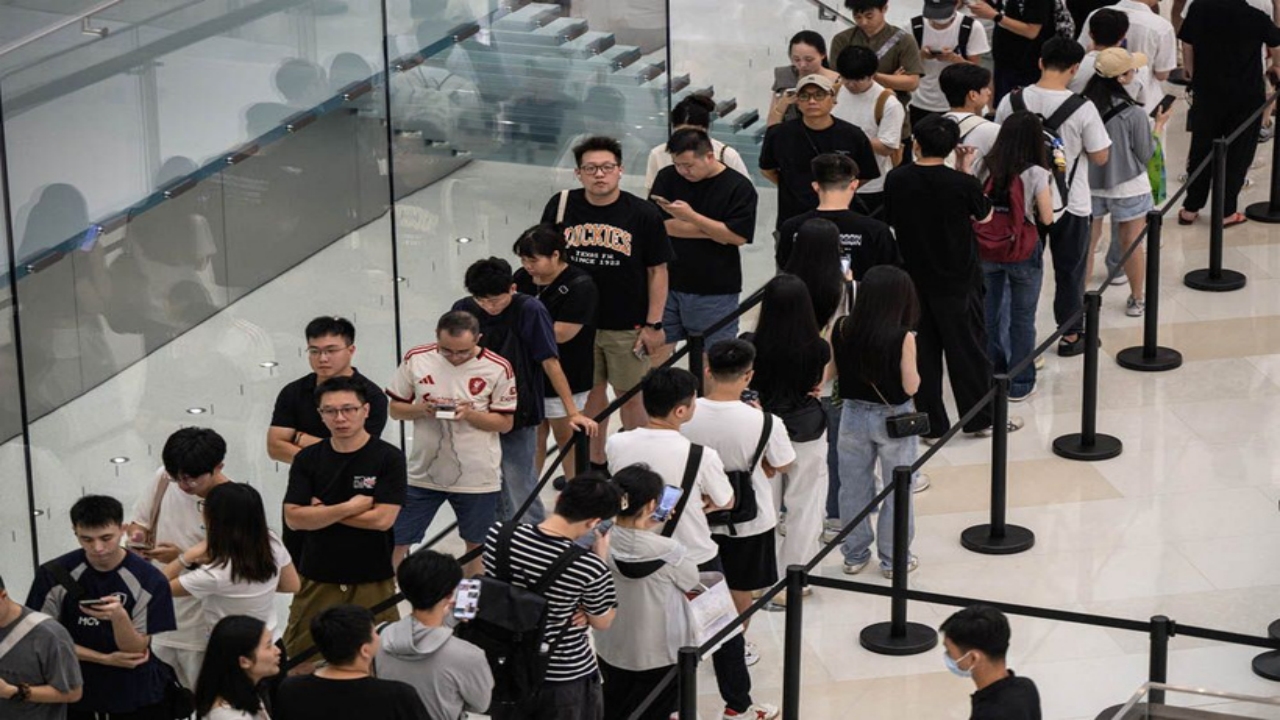 Foto - Apple mağazası mahşer yerine döndü! iPhone 17’nin özellikleri ve fiyatı olay oldu