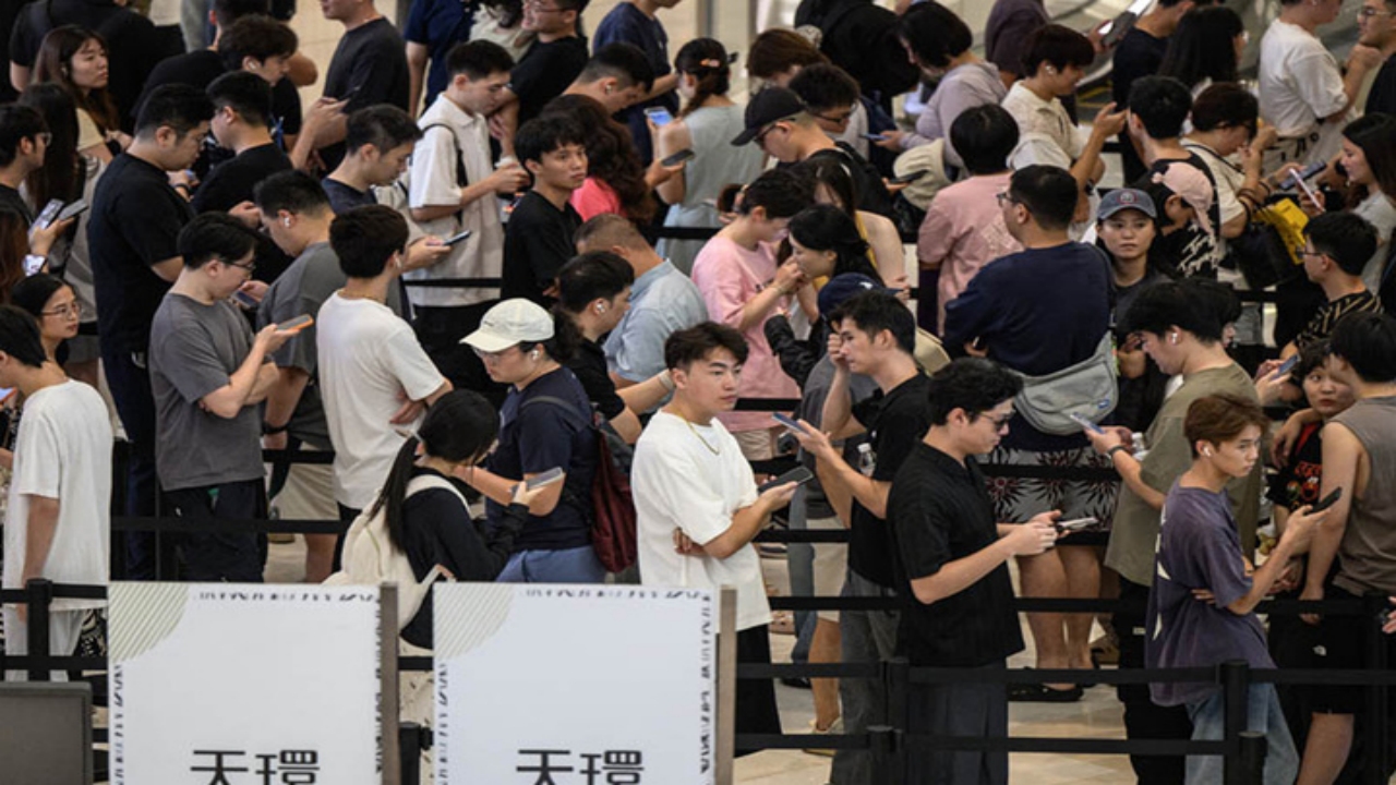 Foto - Apple mağazası mahşer yerine döndü! iPhone 17’nin özellikleri ve fiyatı olay oldu