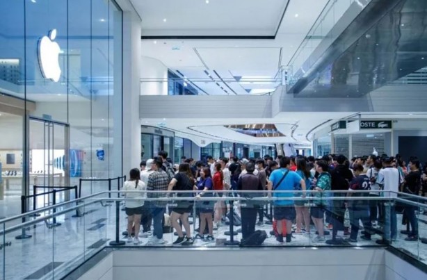 Apple ve Meta'dan yapay zeka hamlesi